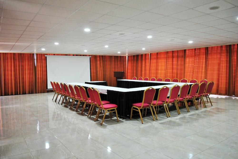 The Monarch Hotel Nairobi Bagian luar foto